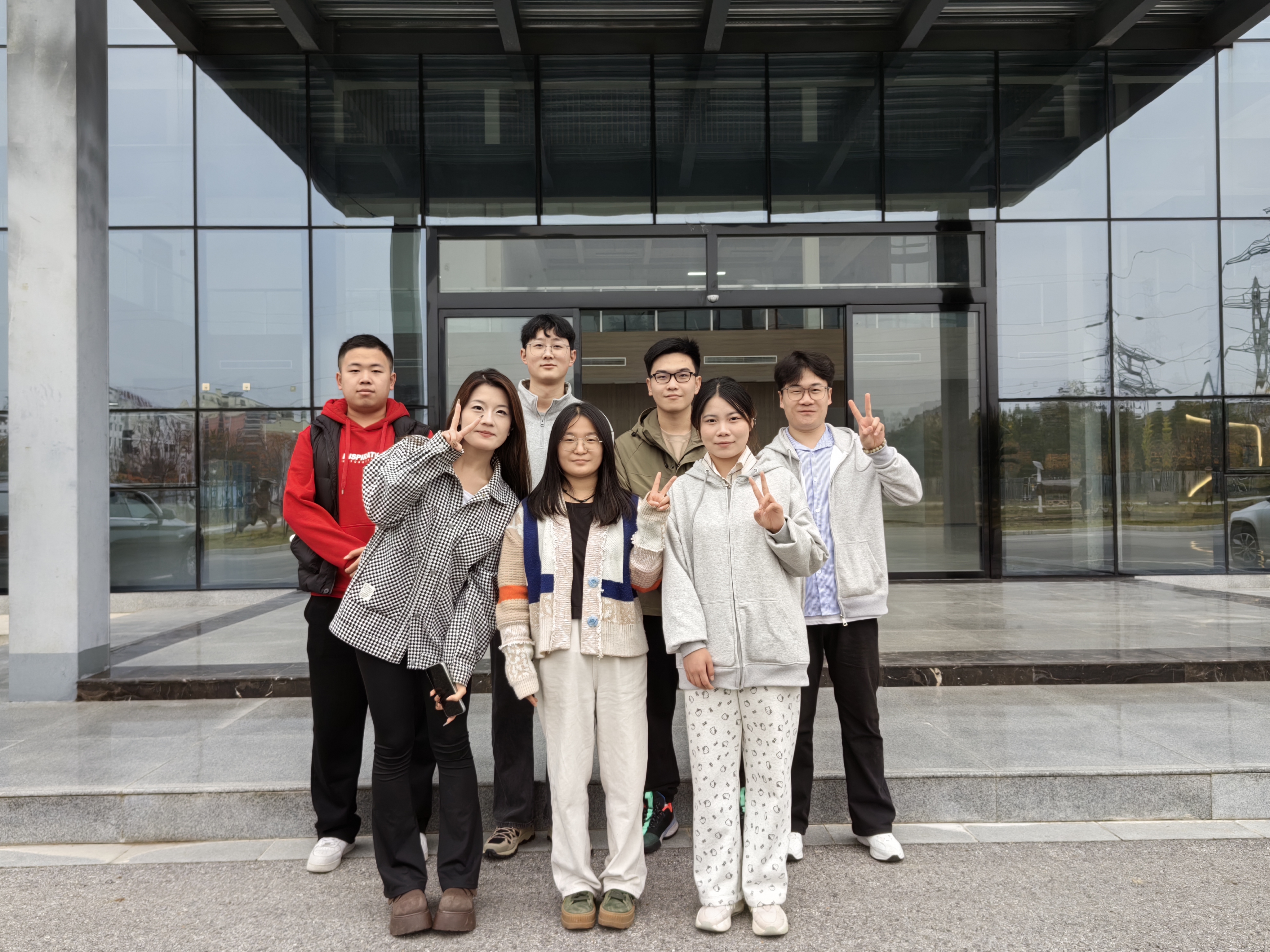 西安翻譯學(xué)院鹮鄉(xiāng)未來(lái)星之隊(duì)來(lái)雙亞集團(tuán)實(shí)踐調(diào)研